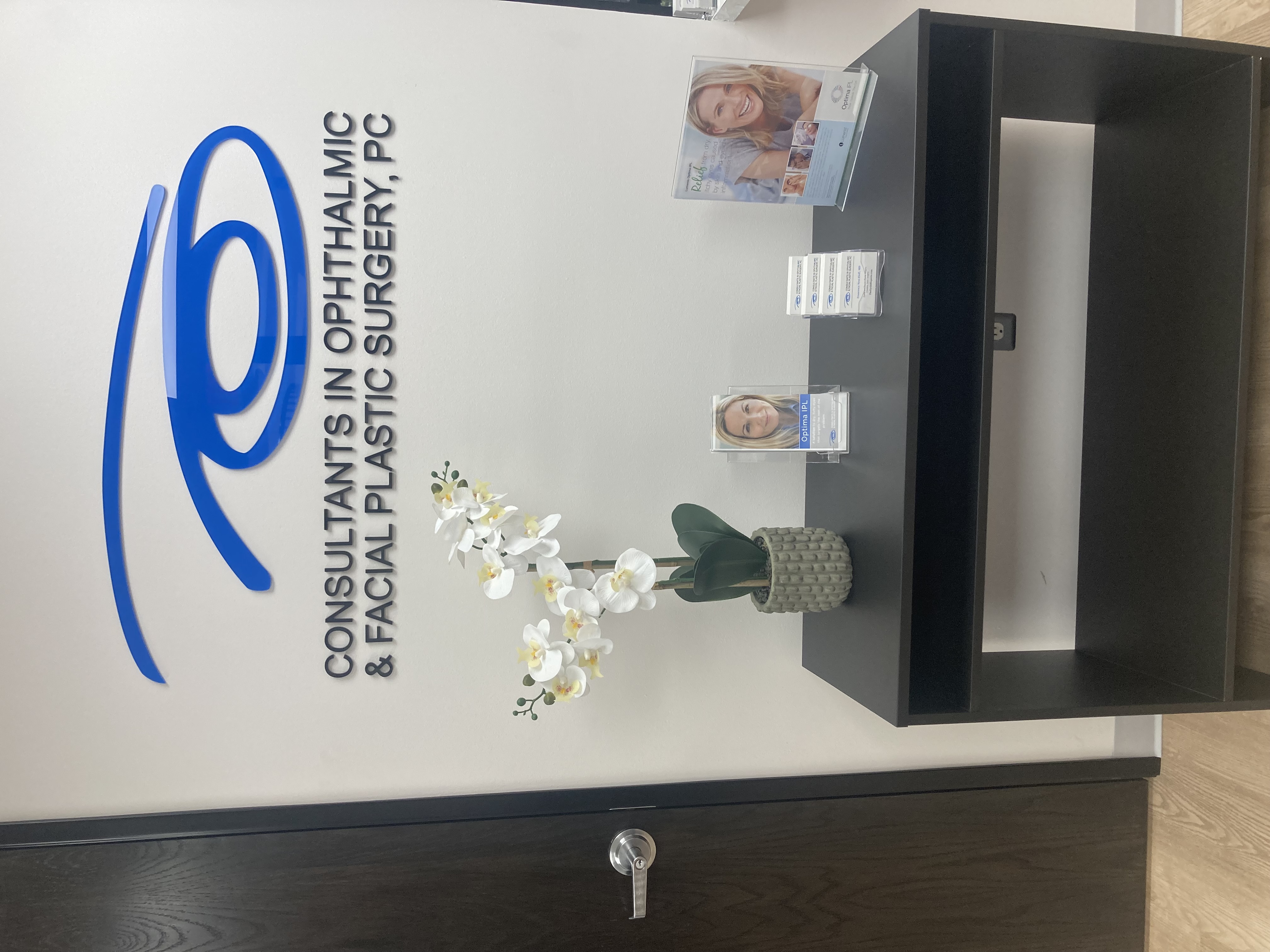 interior lobby signage for consultants in Ophthalmic
